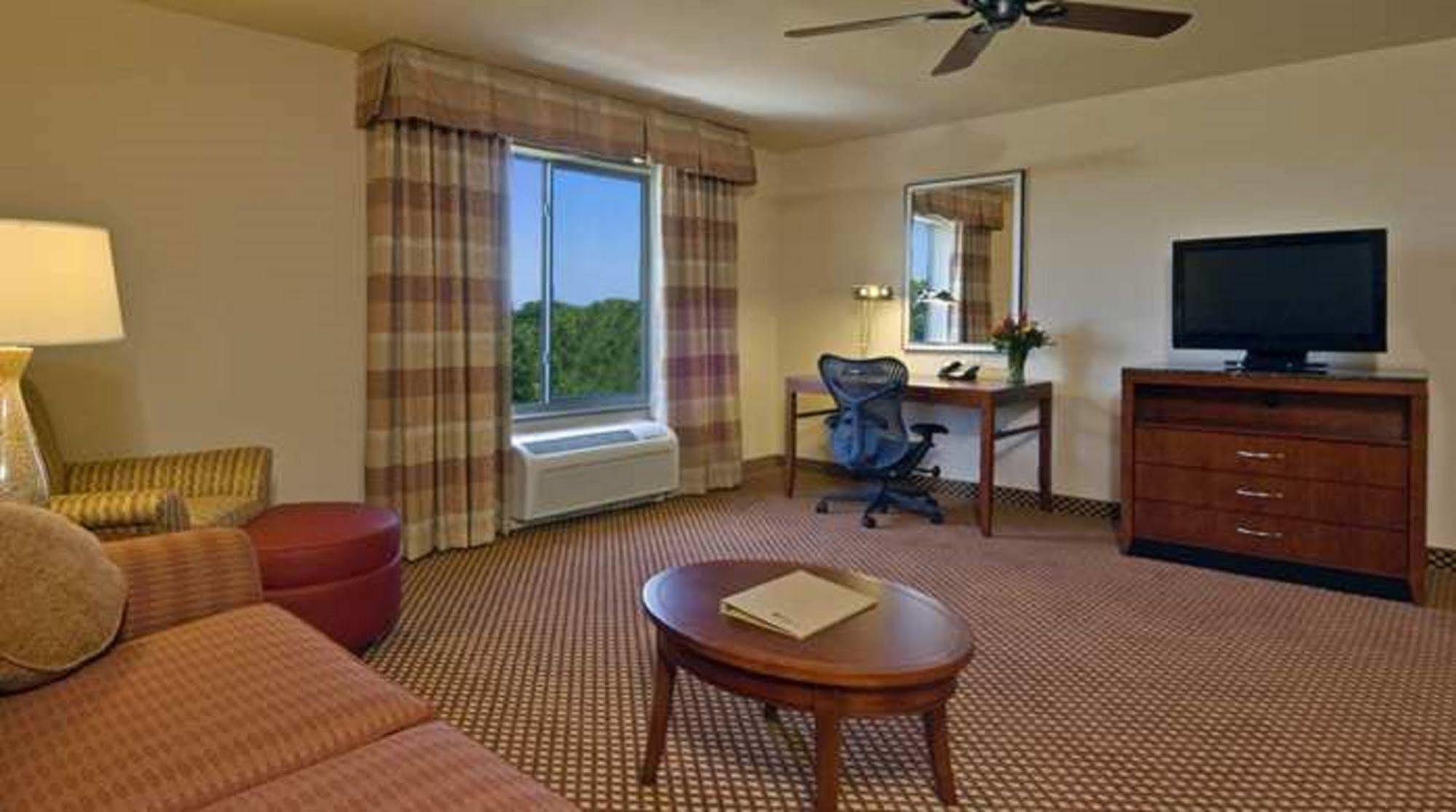 Hilton Garden Forest Mettawa