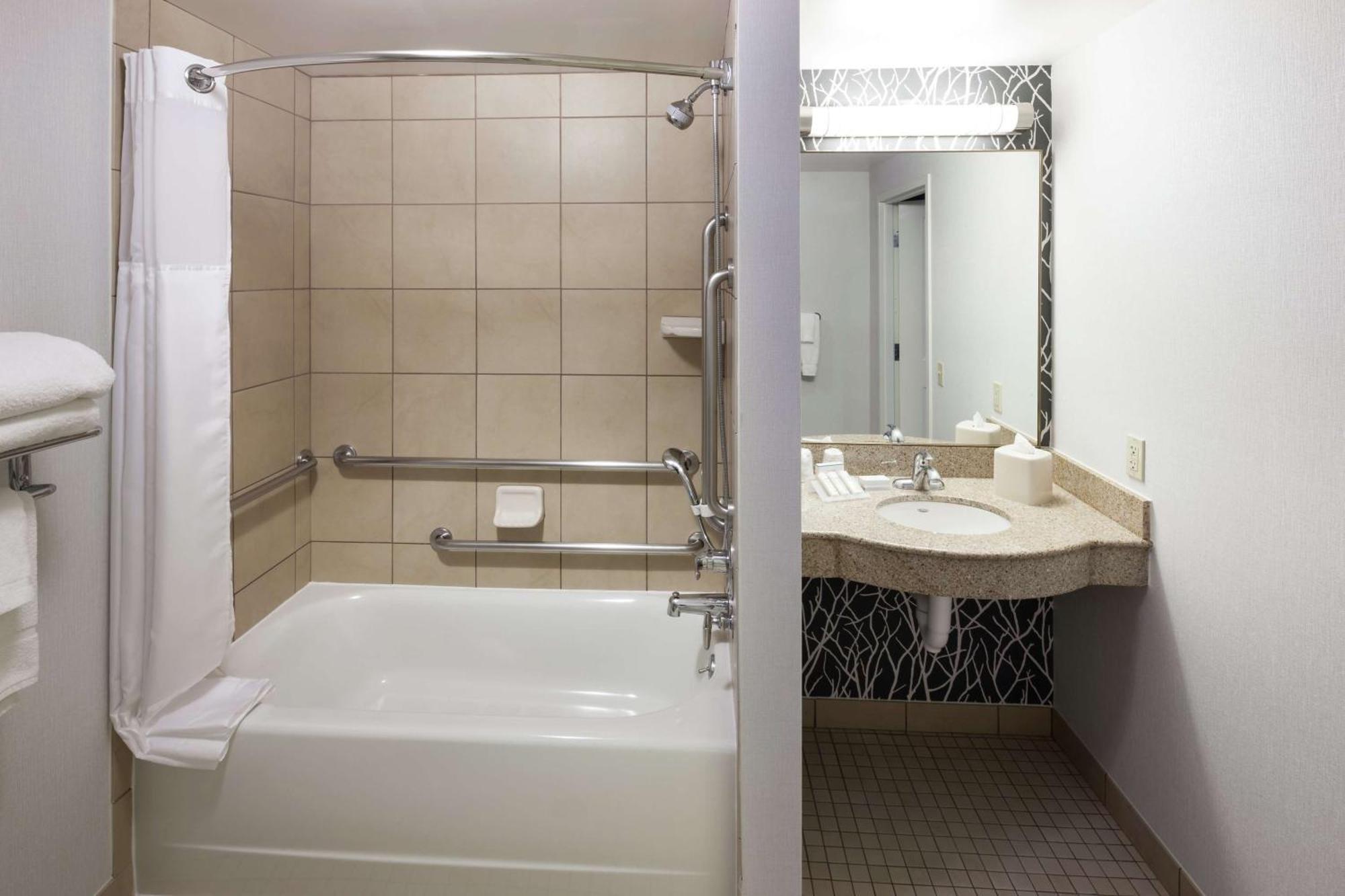 Hilton Garden Forest Mettawa Hotel